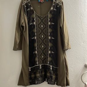 Johnny was embroidered tunic top.   Small spot as shown in pics 3 and 4.